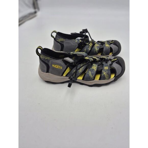Keen Kids Youth Closed Toe Bungee Lace Sports Water Sandals Size 2 Multicolor‎ - Picture 1 of 5